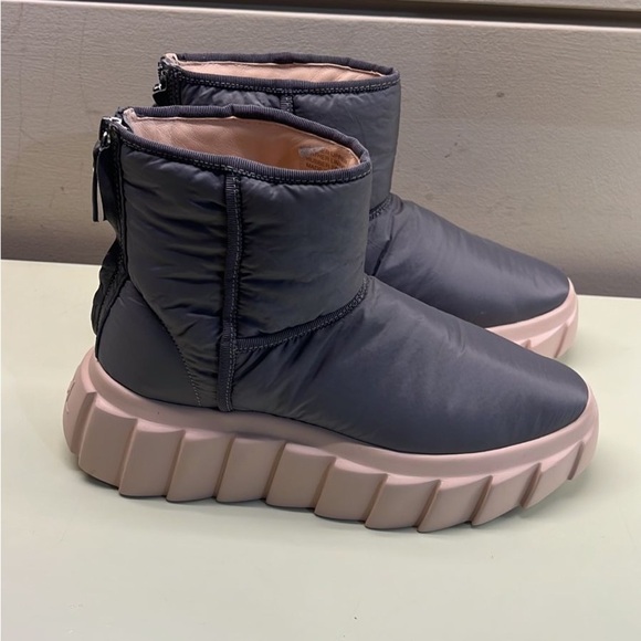 AGL MADE IN ITALY Winter & Rain Boots in Gray and Pink - Picture 2 of 9